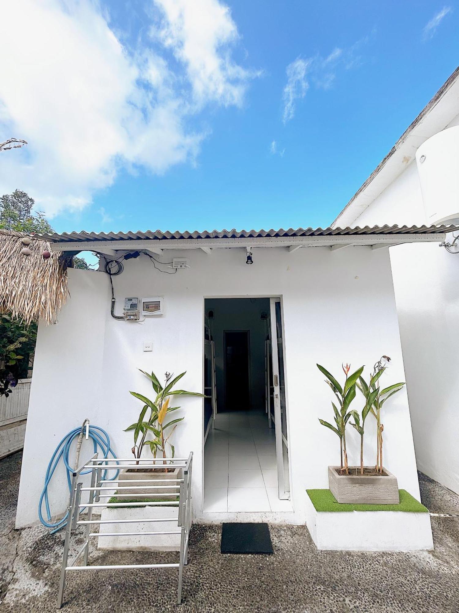 White Sandat Guest House Ubud  Exterior photo